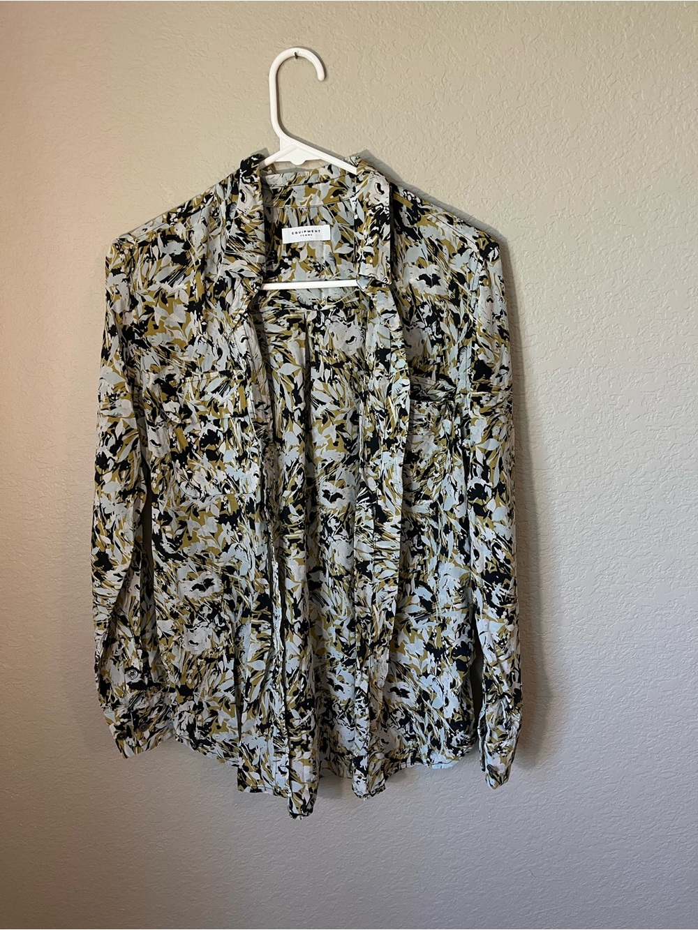 Equipment Femme Small 100% Silk Abstract Floral Button Down Blouse Feminine